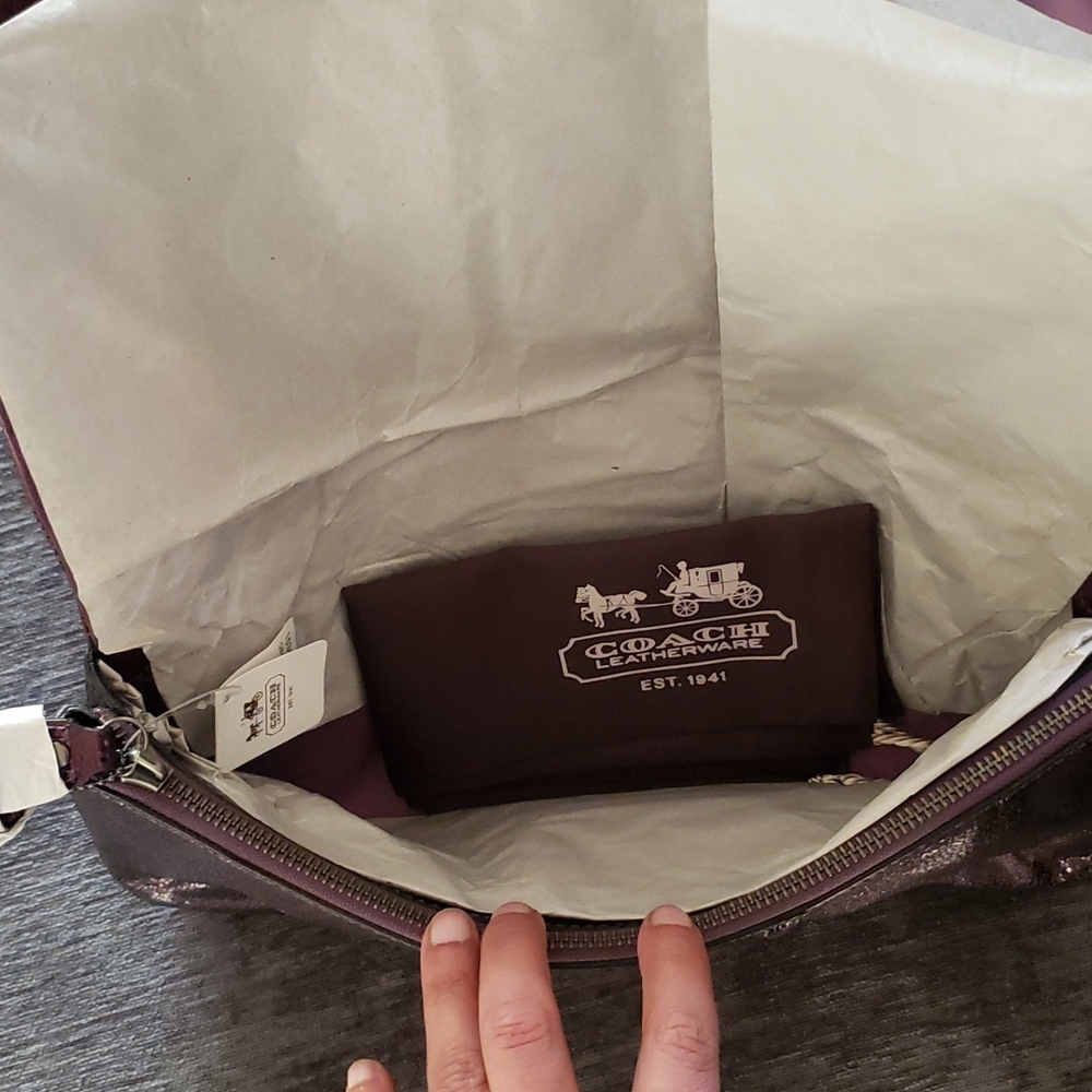 Coach Purse 👛 - Picture 4 of 6